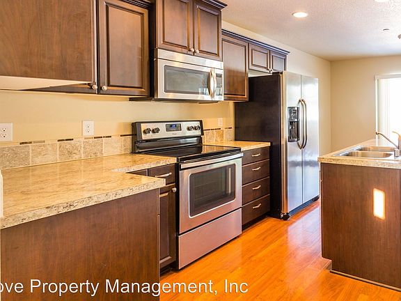 4th image of 834 NE 109th Ct