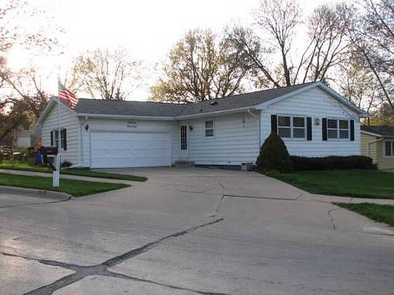 3 bedroom L-shaped ranch