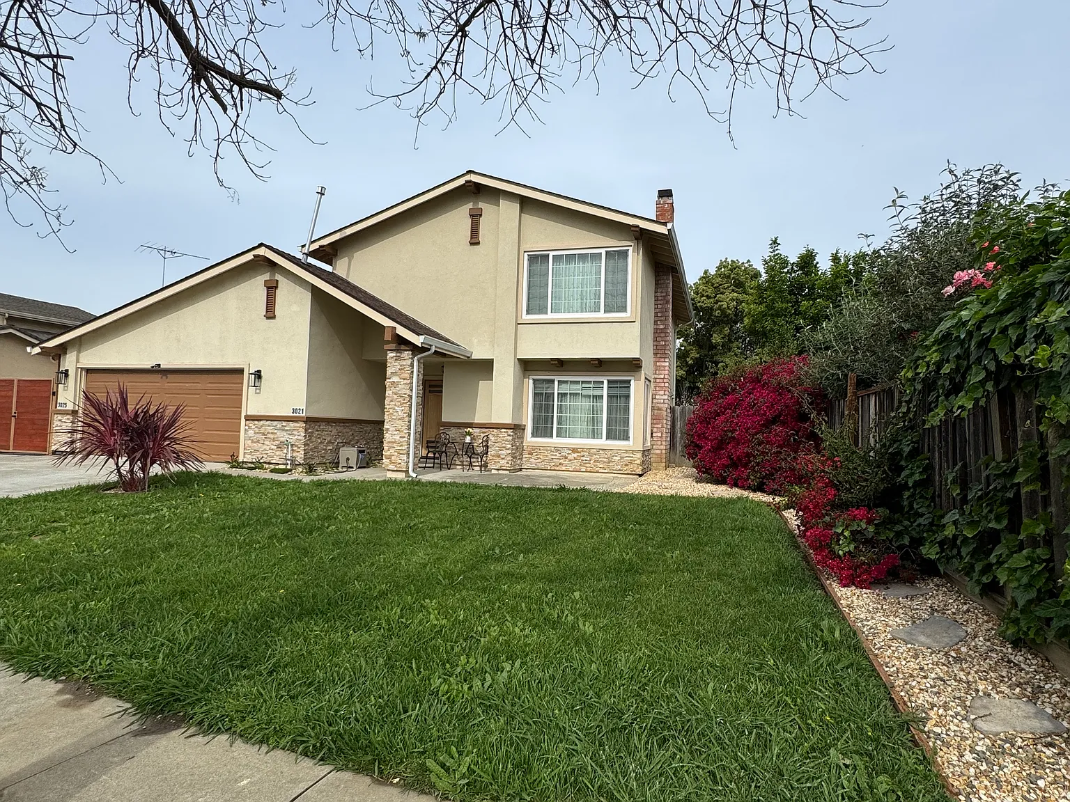 4 bed, 2.5 bath, 2000 sqft, $6,500 — Photo 2