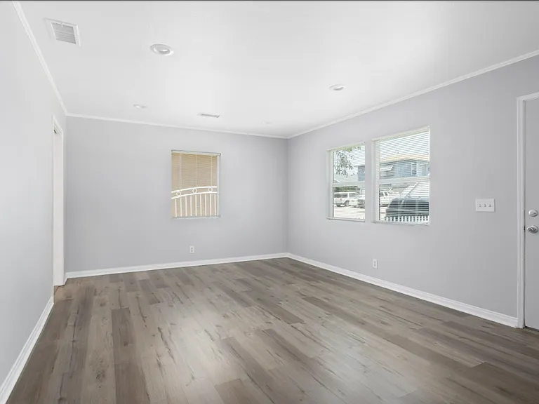 7913 Milton Ave — Photo 7
