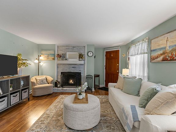5th image of 221 Upper County Road UNIT 106