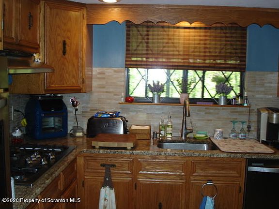 3rd image of 21 Oakwood Dr