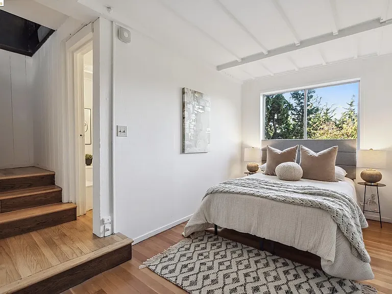 540 Dwight Pl — Photo 19
