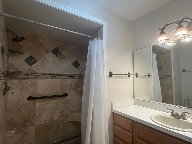1532 N Carolwood Blvd — Photo 39