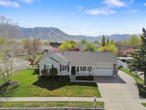 3rd image of 318 E Spyglass Dr