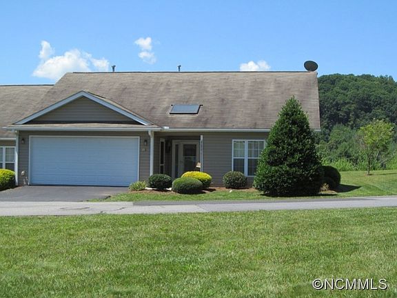 3rd image of 305 Castle Creek Dr