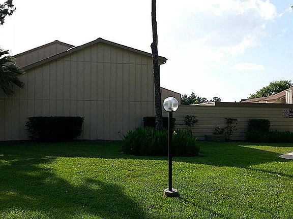 End-unit with huge front & side yards - Only one common wall & a brand new roof.