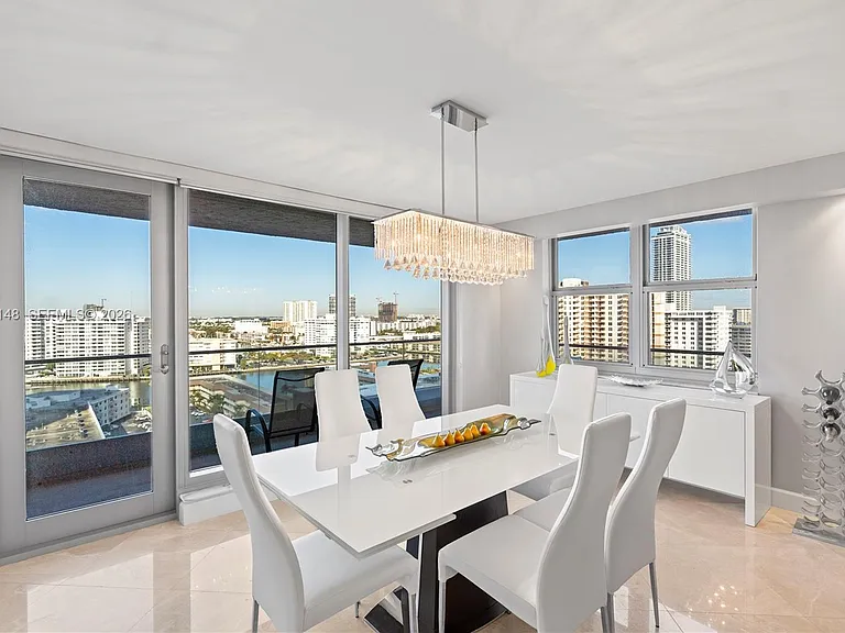 1920 S Ocean Dr #17D — Photo 2