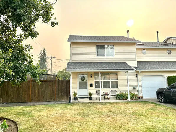 370 Bellevue Ave #370, Gladstone, OR 97027