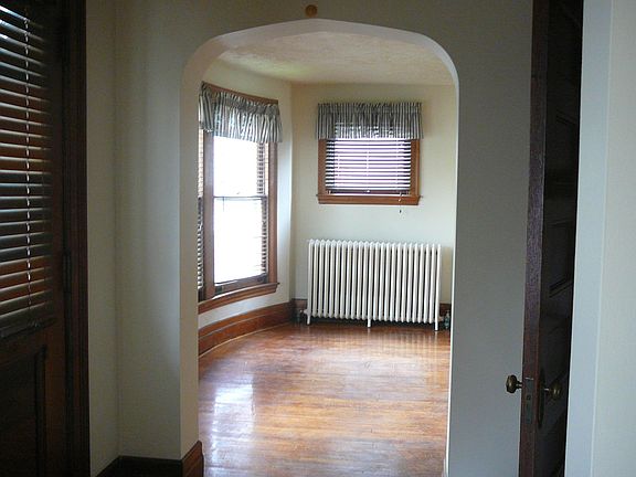 3rd image of 546 W 7th St #A