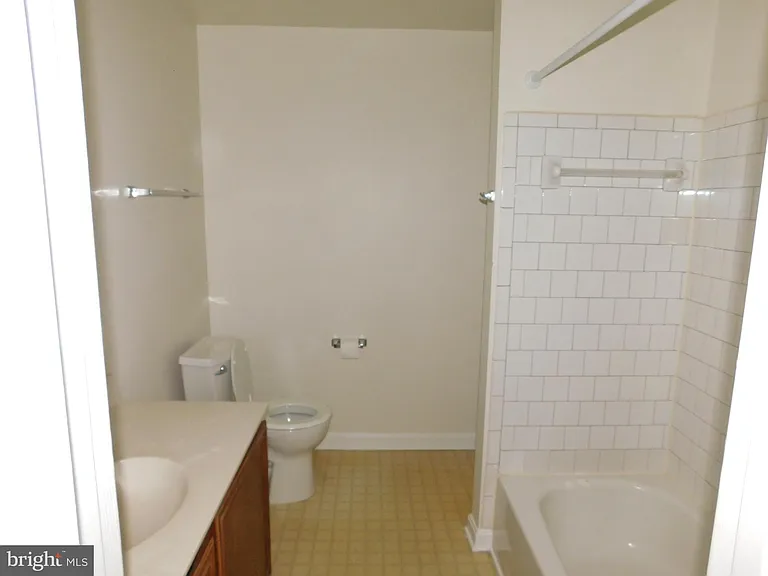 200 Dover Pl #201 — Photo 16