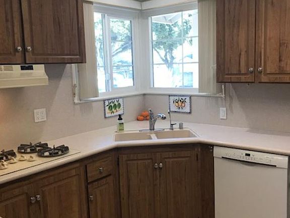 Bright kitchen with loads of storage, newer bosch dishwasher;
