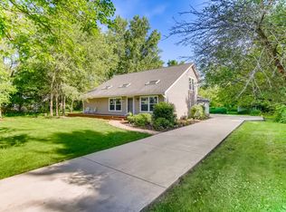 42W392 Foxfield Dr, St Charles, IL