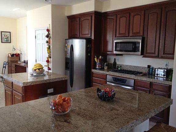 4th image of 556 Willow Ln