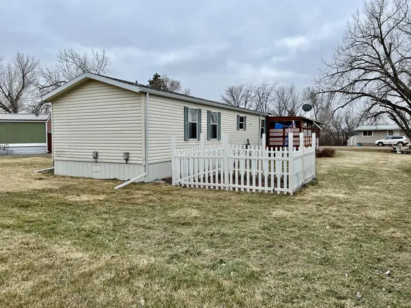 809 S 1st St, Fort Pierre, SD 57532