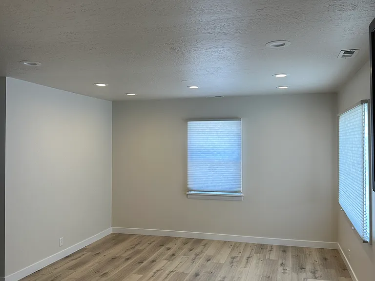 683 W 6th Ave — Photo 18