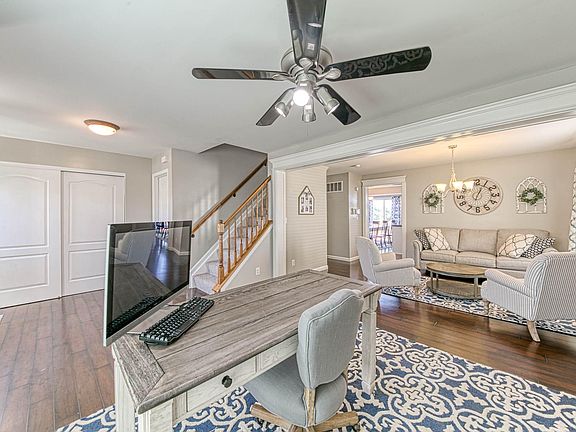 4th image of 273 University Dr