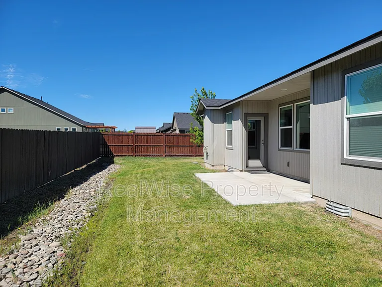 2482 NW Glen Oak Ave — Photo 18