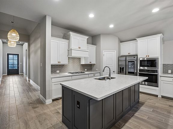 4th image of 2433 Cobbler St