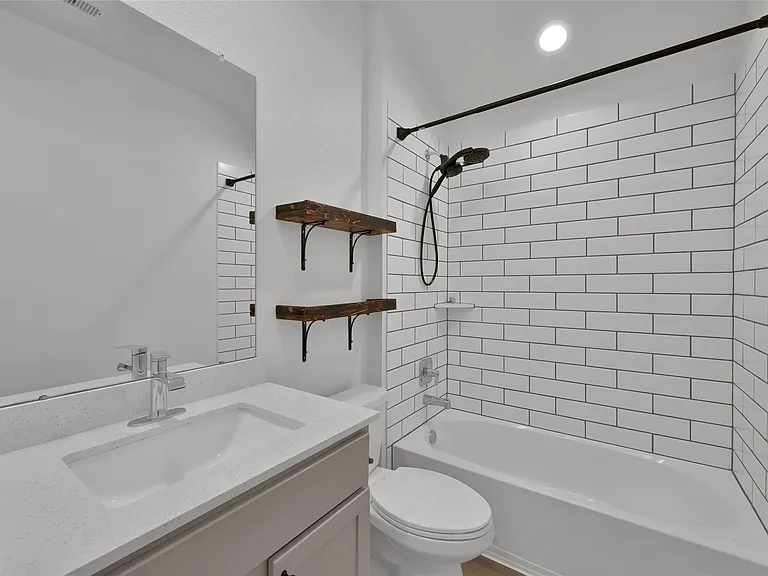 14213 Wonder Lake Ln — Photo 17