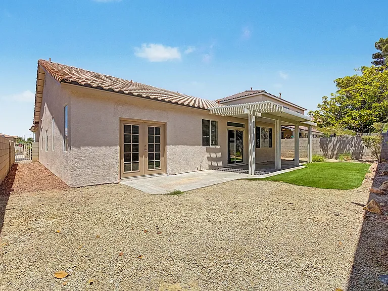 571 Kavanagh Pl — Photo 34