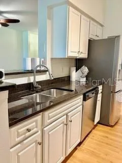 2 bed, 2.0 bath, 1170 sqft, $2,400 — Photo 2