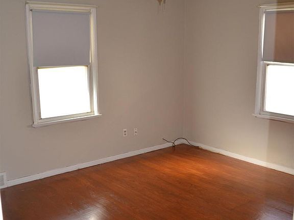 5th image of 431 Warfield Ave