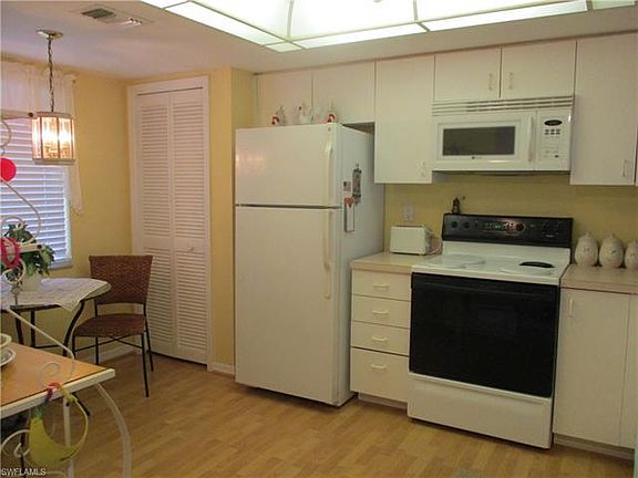 3rd image of 7300 Glenmoor Ln #201