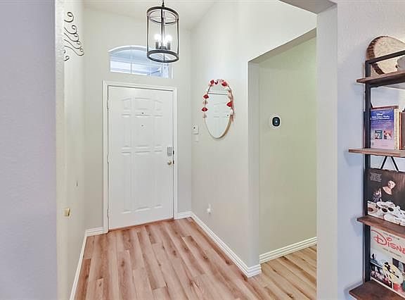 5th image of 301 Sweetwater Dr