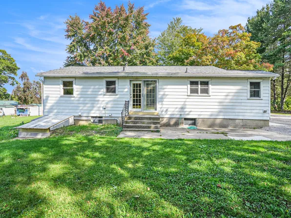 10075 S Mason Dr, Grant, MI 49327