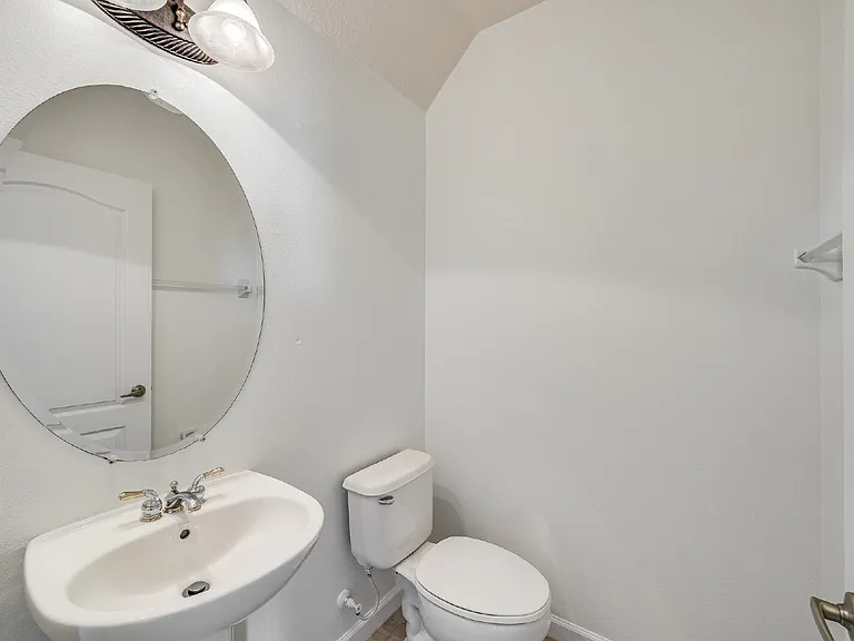 733 Ventura Dr — Photo 7