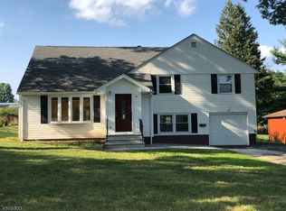 92 Belmont Dr, Livingston, NJ