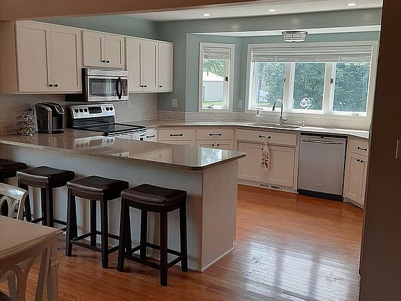 2nd image of 402 3rd St N
