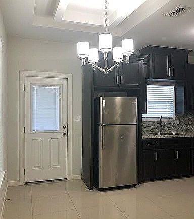 4th image of 913 E La Cantera Ave