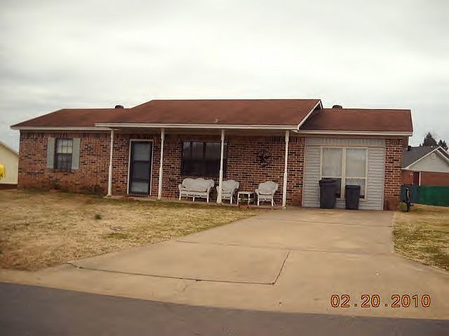 1st image of 204 Hilltop Dr