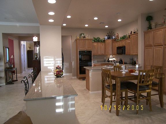 Gourmet Kitchen, modern appliances, custom cabinetry, 10ft ceiling 20 inch til