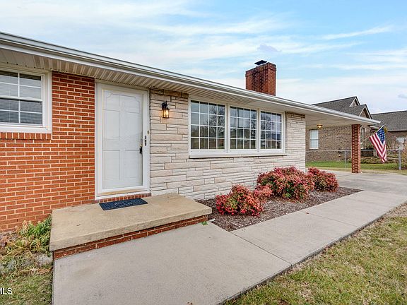 4th image of 817 Mimosa Dr