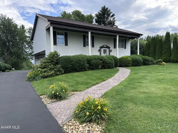 677 Manor Dr, Ebensburg, PA 15931