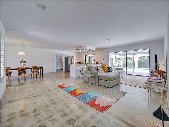 5th image of 1102 Derian Pl