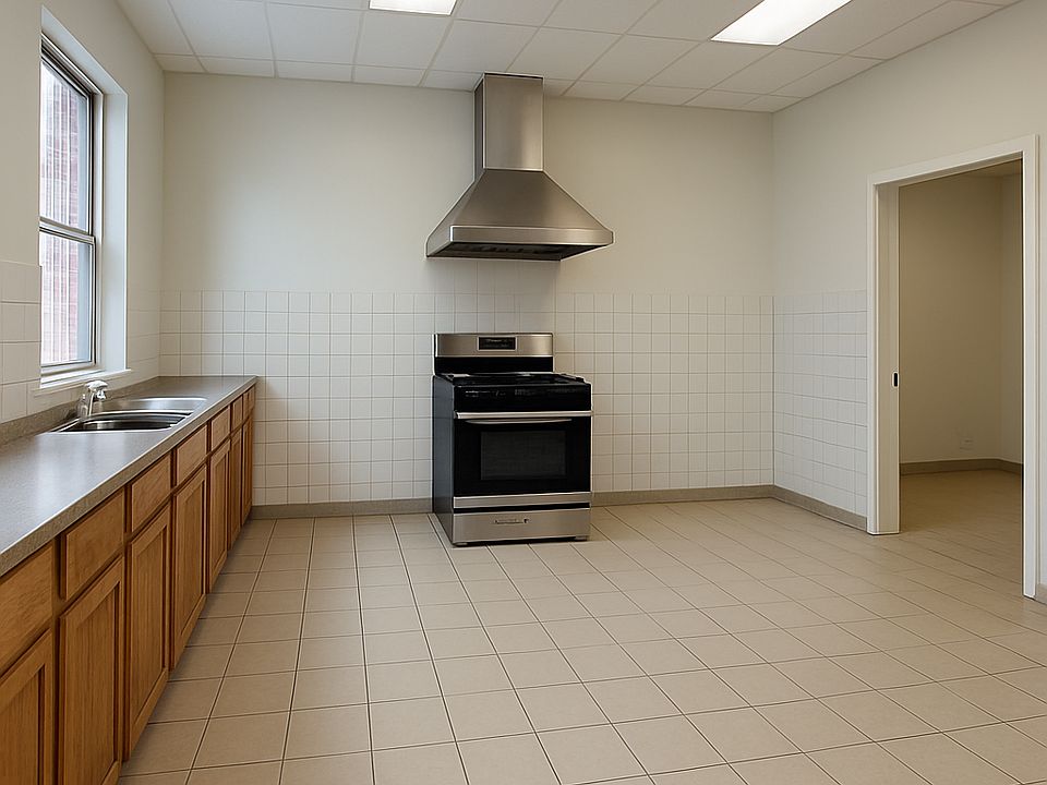 2nd image of 200 S Main St