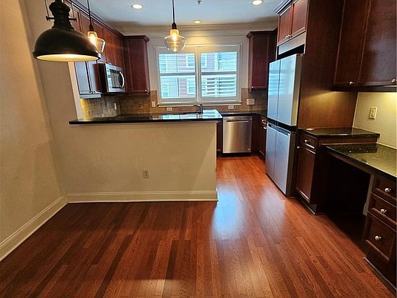 2nd image of 521 Perimeter Walk