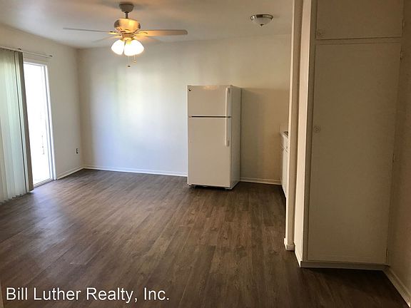 3rd image of 825 Niantic Ct APT 3