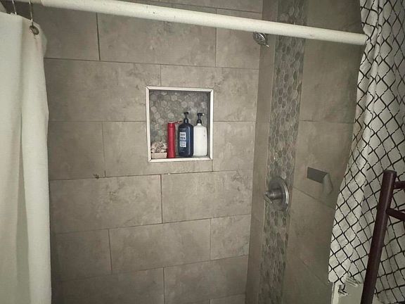 5th image of 219 E Palmdale St