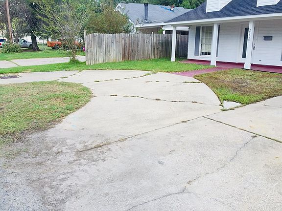 2nd image of 2306 Nye St