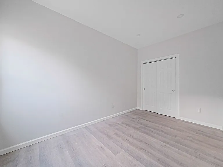 224 Amber St — Photo 6
