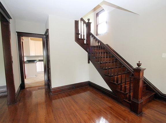 3rd image of 610 Amsterdam St