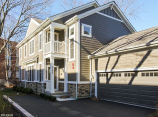 2102 Saint Johns Ave #B, Highland Park, IL 60035