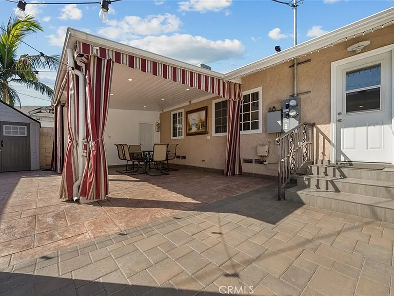 11252 Saticoy St — Photo 23