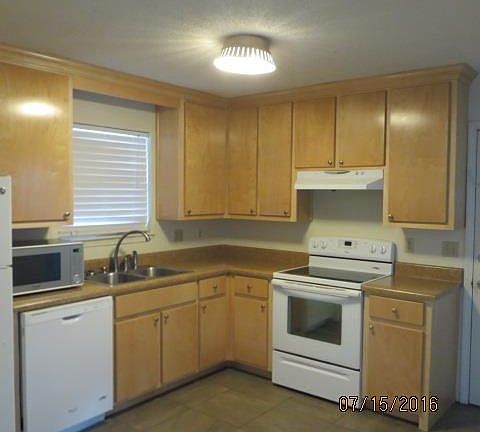3rd image of 5082 Yacht Harbor Cir