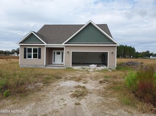 627 Bright Harvest Dr, Maysville, NC 28555